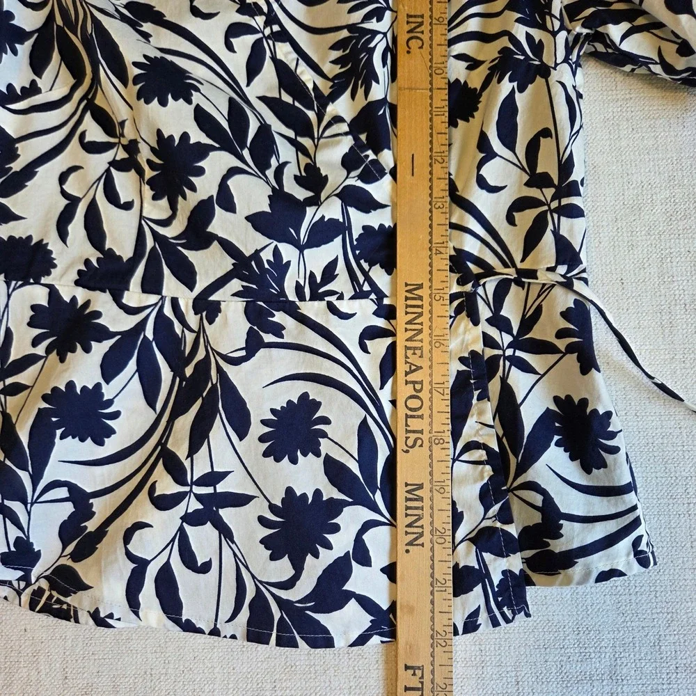 Old Navy Floral Wrap Top Womens S Navy‎ Ivory Puff Sleeve Feminine Cottagecore